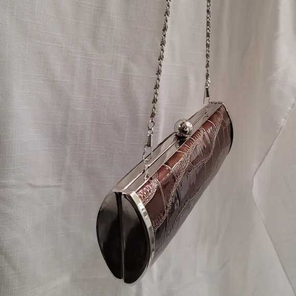 Elegant Crocodile Embossed Clutch with Chain handle - Picture 5 of 8